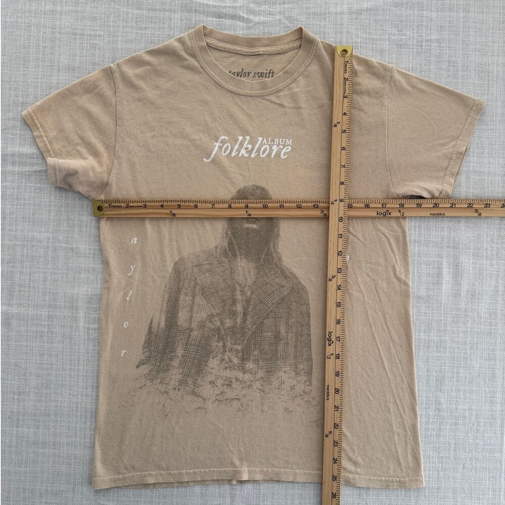 Taylor Swift | rare cream Folklore photo tshirt | size small - Picture 4 of 5